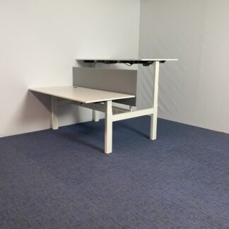 Bench zit/sta bureau Ahrend Balance (elektrisch), wit blad, wit onderstel, 160 x 170 cm.