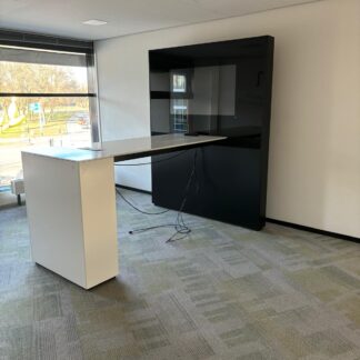 Hoge vergadertafel inclusief TV meubel - wit/zwart