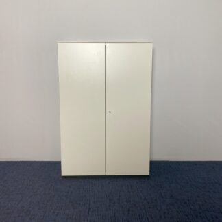 Klapdeurkast Bene, wit, H 153 x B 100 x D 45 cm.