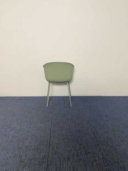 Vergaderstoel Muuto Fiber - dusty green - Afbeelding 5