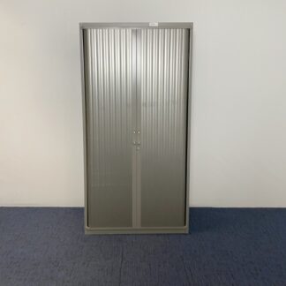 Roldeurkast Steelcase (extra gebruikssporen), aluminium, H 197 x B 100 x D 60 cm.