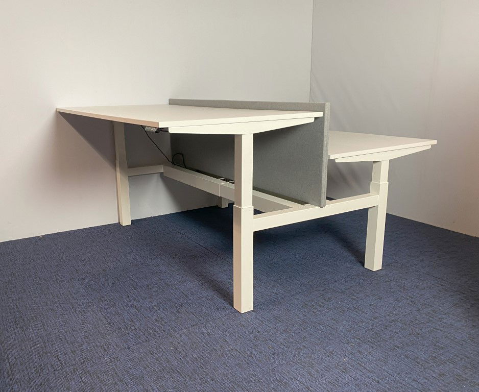 Bench zit/sta bureau Ahrend (elektrisch – incl. akoestische wand), wit blad, wit onderstel, 180 x 210 cm. - Afbeelding 2
