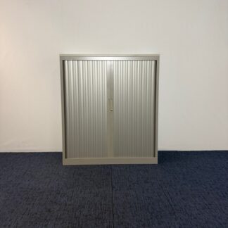 Roldeurkast Markant, aluminium, H 138 x B 120 x D 42 cm.