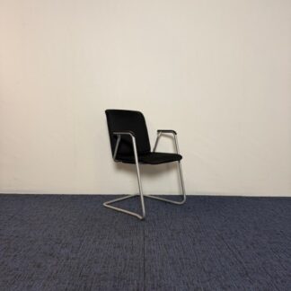 Vergaderstoel Comforto Haworth, zwarte stof, aluminium slede